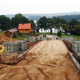 Laying paving